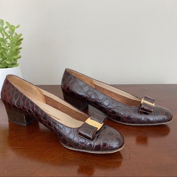 Salvatore Ferragamo Shoes - Salvatore Ferragamo brown bow vara croc pump 8.5